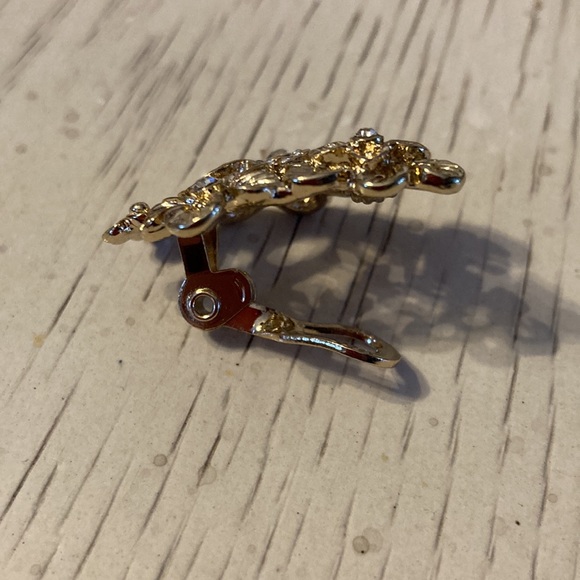 Cézanne Clip Earring, sensitive skin - Picture 6 of 6